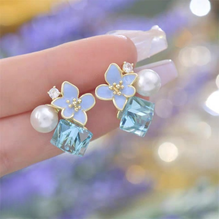 VELORA Floral Pearl Drop Earrings